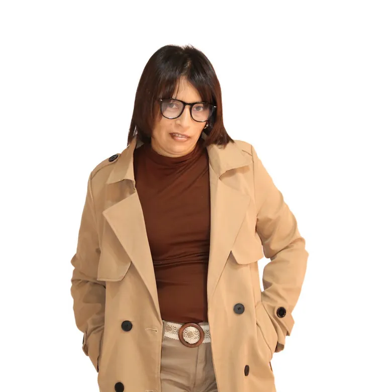 Mini studio session on a white backdrop, a woman in a camel trench coat