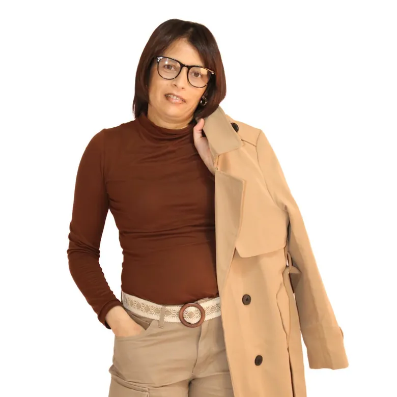 Mini studio session on a white backdrop, a woman in a camel trench and turtleneck